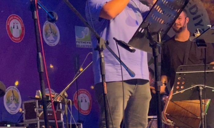 Ünlü müzisyen Sezer Kurt uluslararası festivalde ödül aldı