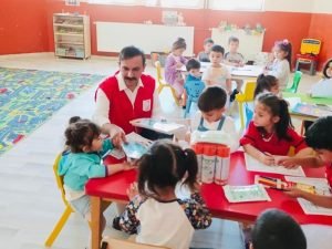 Kızılay minikleri sevindirdi 1 AW712171 01
