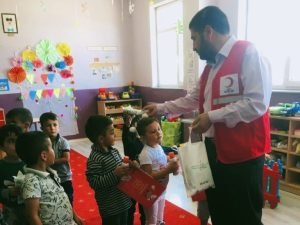 Kızılay minikleri sevindirdi 2 AW712171 02
