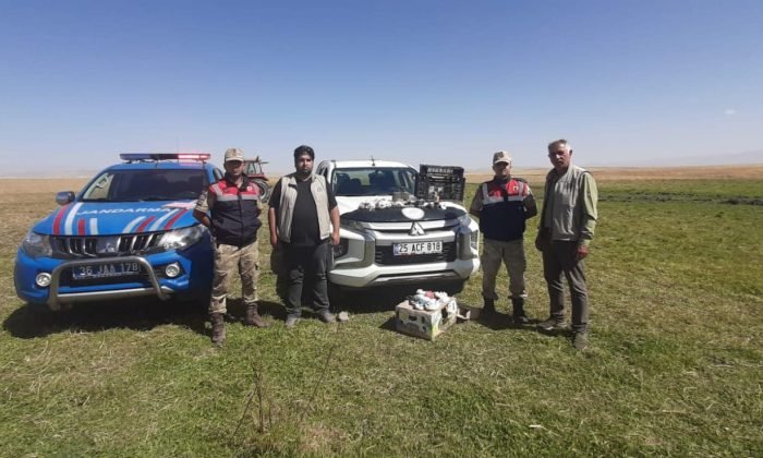 Kars’ta kaçak şahin avı yapan 2 kişi yakalandı