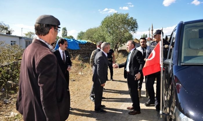 Vali, ilçede köy ziyaretleri yaparak, vatandaşların sorun ve taleplerini dinledi