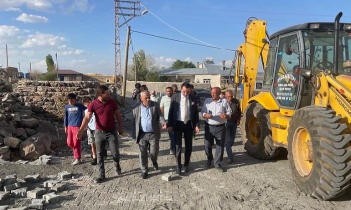 Digor’da köy içi yollar tek tek yapılıyor
