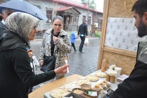 Kars Peynir Festivali’ne yoğun ilgi 1 AW720462 02