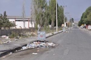 Kars’ta gelişi güzel atılan çöpler çevreyi kirletiyor 2 AW721676 02