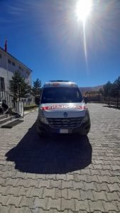 Ağrı’da özel şirkete ait ambulansta 12 kaçak göçmen yakalandı 1 AW724818 02