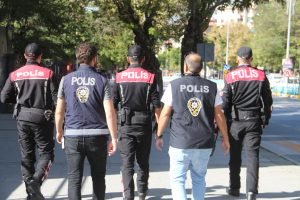 Erzurum Emniyeti okul önlerinde şüpheli şahıslara göz açtırmıyor 2 AW725346 02