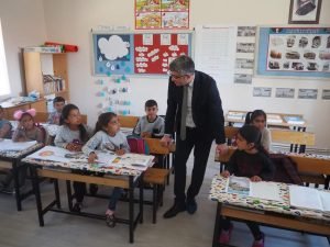Kaymakam Çalışır köy okullarını ziyaret etti 2 AW725483 01