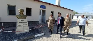 Kaymakam Daştan, üs bölgesinde 4 AW728667 06