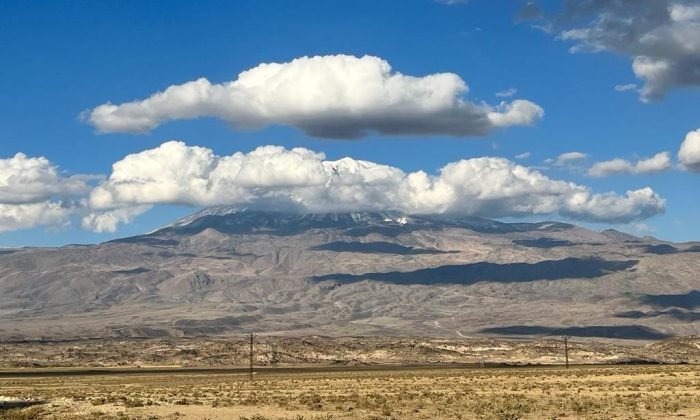 Ağrı Dağı’na kar yağdı