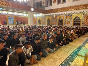 Ağrı Milli Eğitim Müdürü Kökrek, sabah namazında öğrencilerle bir araya geldi 1 AĞRI