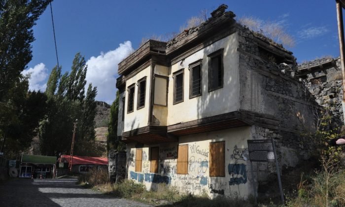 Maketi müzede sergileniyor, aslı yıkılıyor
