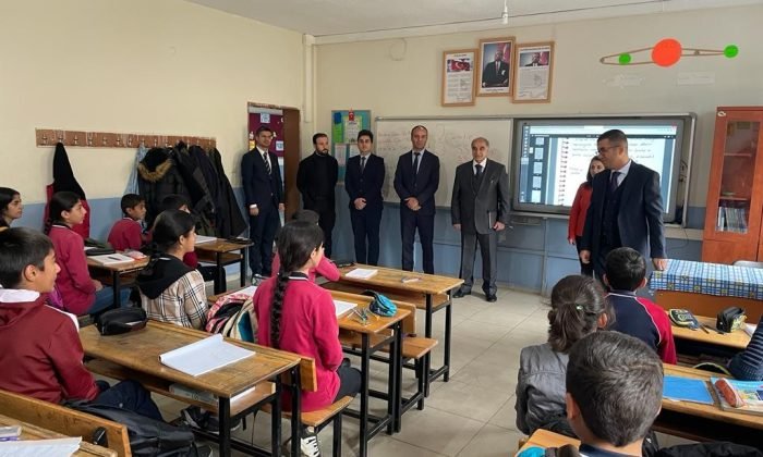 Kaymakam Okan Daştan okullarda incelemelerde bulundu
