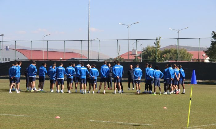 İyi bir oyunla ve tribünde bizi destekleyen taraftarlarla beraber 3 puanı almak istiyoruz”