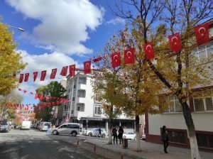 Kars’ta Cadde ve Sokaklar Bayraklarla Donatıldı | Kars Haber 1 AW746547 01