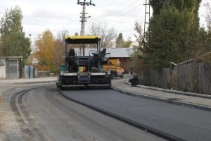 Kars’ta Mahalleler Sıcak Asfalta Kavuştu 3 AW747103 02 1