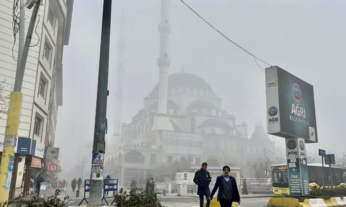Ağrı’da yoğun sis etkili oldu