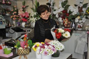 Kars’ta çiçekler öğretmenler için hazırlanıyor 1 AW765495 01
