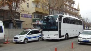 Kars’ta düzensiz göçmenler sınır dışı ediliyor 4 AW767453 04