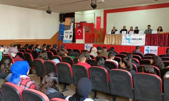 Kağızman’da öğrencilere meslek tanıtımı yapıldı