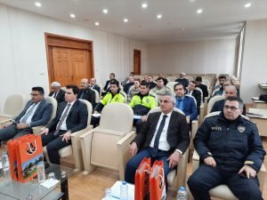 Kars'ta Kış Tedbirleri Toplantısı Yapıldı 2 AW769674 02