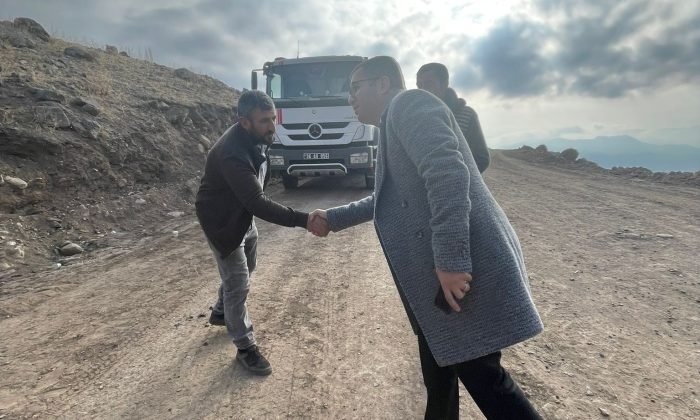 Kağızman’da Yol Çalışmaları Sürüyor