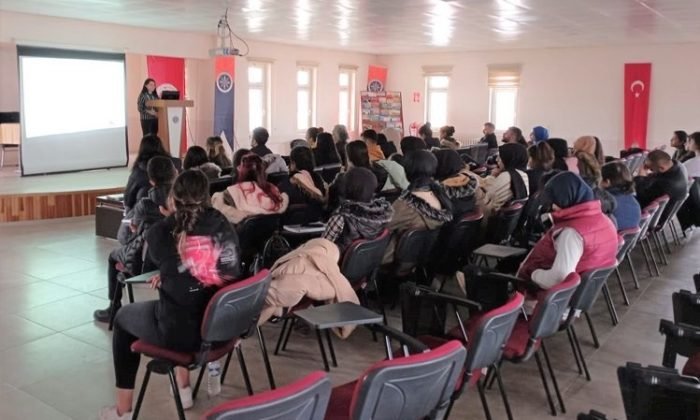 ÇMYO Öğrencileri AIDS Hakkında Bilgilendirildi