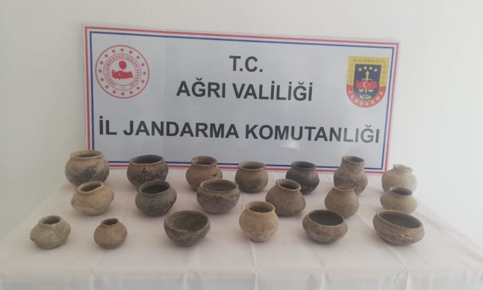 Ağrı’da 4 bin yıllık toprak çömlekler ele geçirildi
