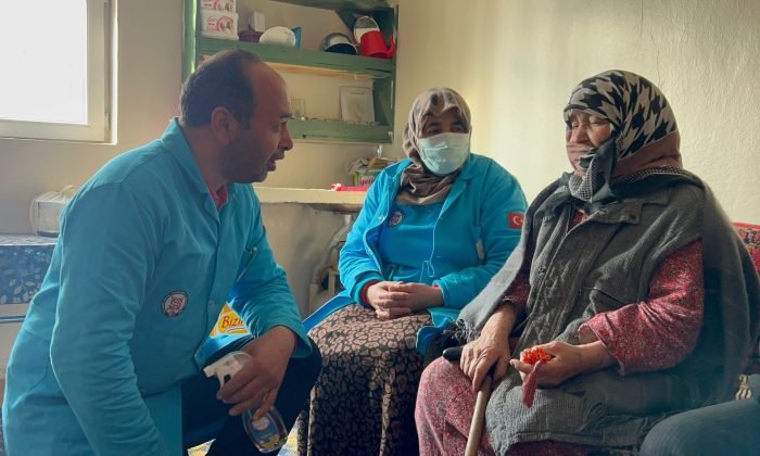 Sarıkamış’ta yaşlı ve engellilere evlerinde hizmet veriliyor
