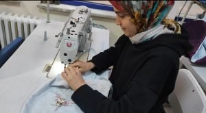 Tekman halk eğitimi merkezi açmış olduğu kurslarla vatandaşa katkı sağlıyor 2 AW778392 02