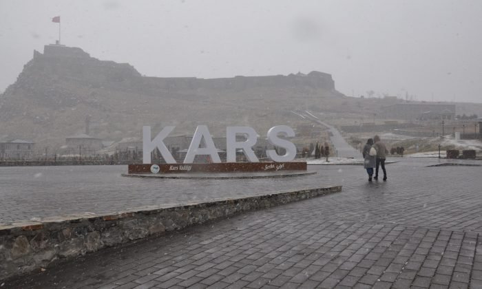 Kars’ta kar yağışı etkili oluyor