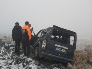 Kars’ta trafik kazası: 3 yaralı 1 AW779645 04