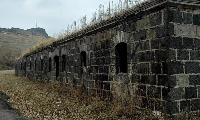 Kars’ta Tarihi Hamam Yıkılıyor