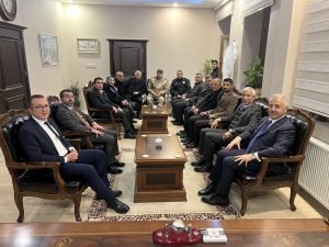 Kars Milletvekilleri Arslan ve Kılıç, Sarıkamış’ta ziyarette bulundu 1 AW785158 03