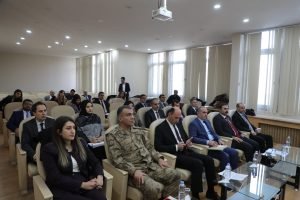 Kars Valisi Öksüz, “Kadına yönelik şiddetle mücadelemiz devam ediyor” 2 AW790050 02