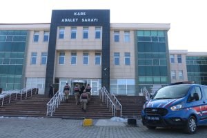 Kars’ta JASAT firari hırsızı yakaladı 2 AW790367 02