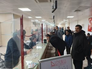 SGK binası önünde EYT kuyruğu 1 AW792253 04