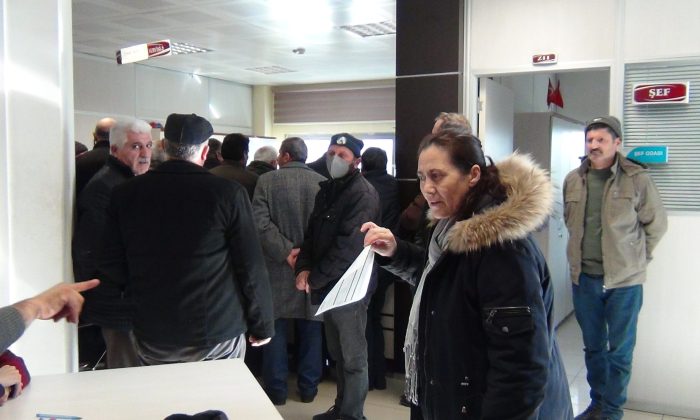 Kars’ta SGK Binası’nda EYT yoğunluğu
