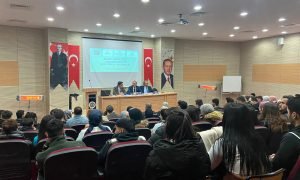 Finans bankacılık bölümü öğrencileri sektör temsilcileri ile panelde bir araya geldiler 1 AW792519 04 1