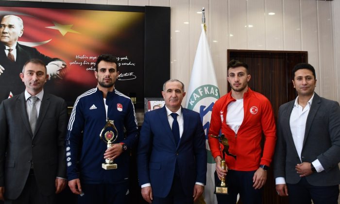 Kafkas Üniversitesi öğrencileri Türkiye Şampiyonu oldu