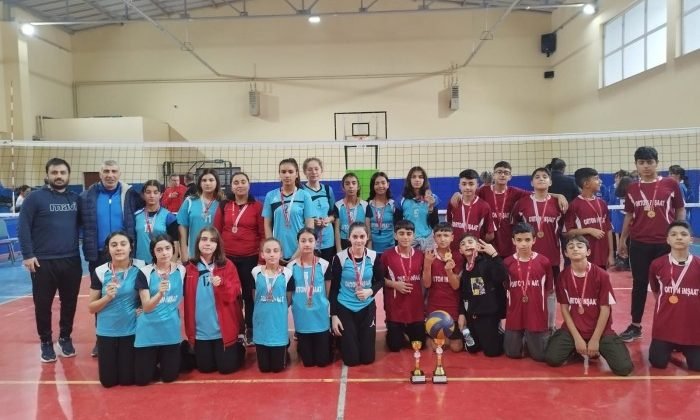 Kağızmanlı öğrenciler şampiyonluğa doymuyor