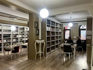 Kars’ta Kalem Kitap Kahve Evi öğrencilere hizmet veriyor 1 AW807295 02