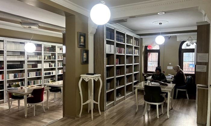 Kars’ta Kalem Kitap Kahve Evi öğrencilere hizmet veriyor