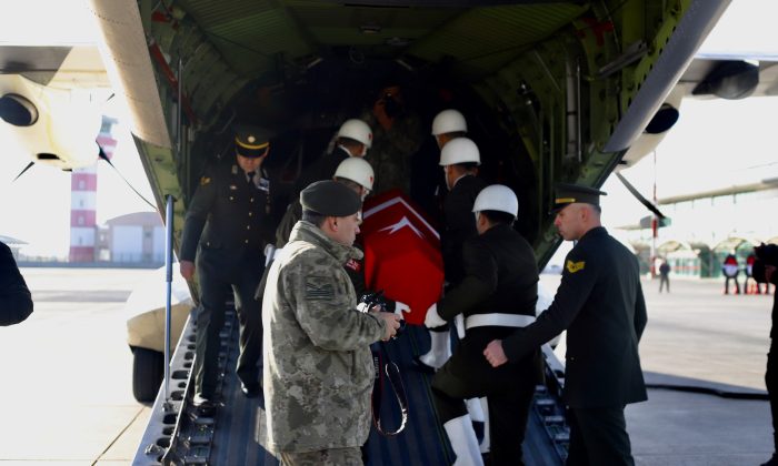 Şehit olan askerlerin cenazeleri Ağrı’dan memleketlerine uğurlandı