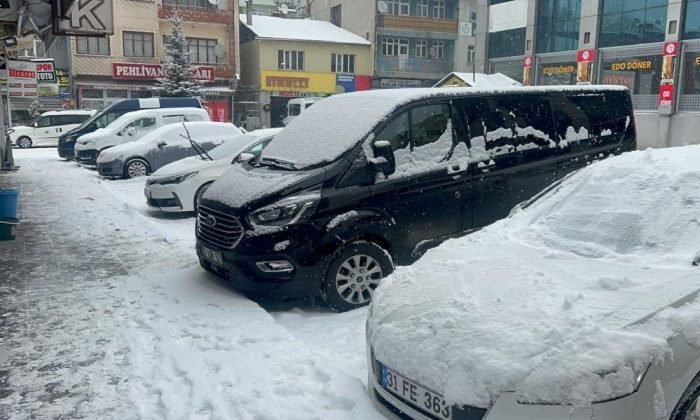 Sarıkamış’ta yoğun kar yağışı etkili oluyor
