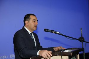 Kars Valisi Türker Öksüz, eğitim öğretim güvenlik toplantısında konuştu 1 AW819424 02