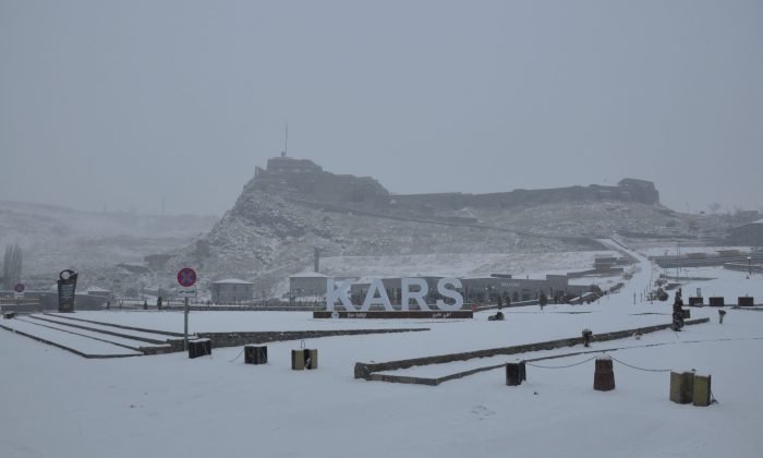 Kars Beyaz Gelinliğini Giydi | Kars Haber