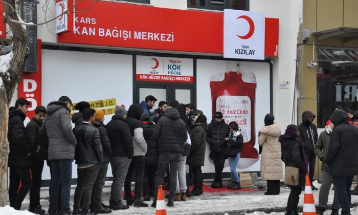 Kars’ta vatandaşlar kan merkezlerine koştu