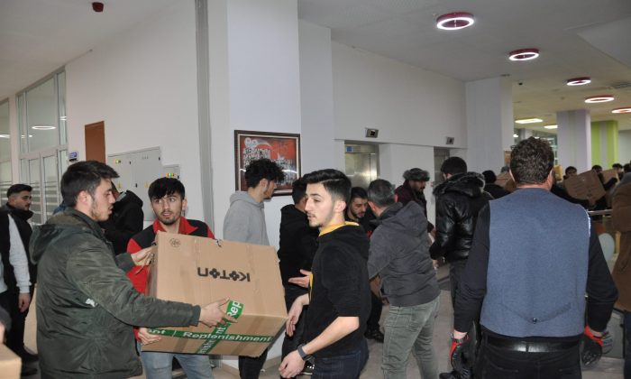 Karslılar depremzedeler için seferber oldu