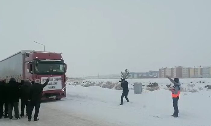 Kars’tan deprem bölgesine yardımlar sürüyor
