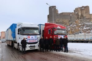 Oltu Ticaret ve Sanayi Odası yardım tırları yola çıktı 1 AW824330 02